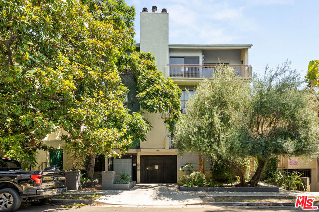 1742 S Bentley Avenue, Los Angeles CA: https://media.crmls.org/mediaz/cadd9e4a-8fa9-437d-9f84-2ca0230eb0f1.jpg