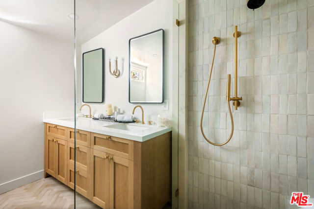 3375 Coldwater Canyon Avenue, Studio City CA: https://media.crmls.org/mediaz/cadda921-9088-4923-be12-eb54449af11f.jpg