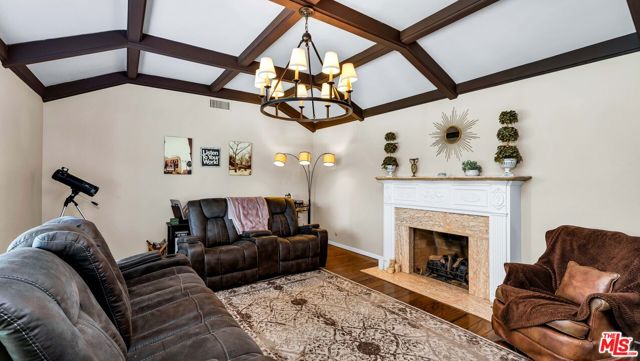 4559 Morella Avenue, Valley Village CA: https://media.crmls.org/mediaz/caddfb77-492c-4ede-ba28-9cf1676c07ab.jpg