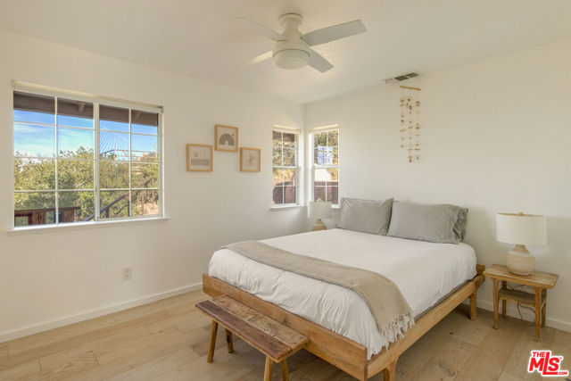 5637 Minna Gombell Lane, Pioneertown CA: https://media.crmls.org/mediaz/cade3d66-d74d-40c2-a6b0-042acc57ec2b.jpg