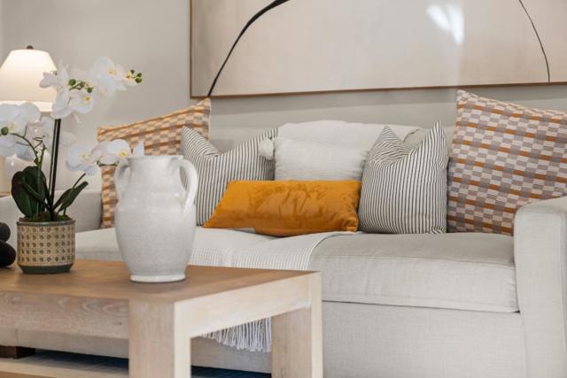 332 Camino Al Lago, Menlo Park CA: https://media.crmls.org/mediaz/cadefd84-3fac-4815-974d-e72f4f8f11bc.jpg