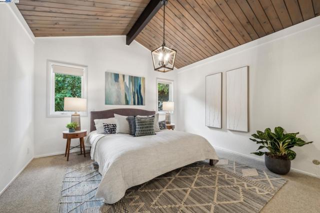589 TAHOS ROAD, Orinda CA: https://media.crmls.org/mediaz/cadf1795-d5de-4195-b88b-7f7133bd3433.jpg