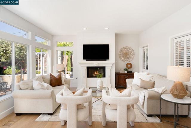 508 Zenith Ridge Dr, Danville CA: https://media.crmls.org/mediaz/cadf717c-64c6-4254-af30-c3d7c0a87c5e.jpg