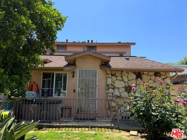 13444 Burbank Boulevard, Sherman Oaks CA: https://media.crmls.org/mediaz/cadf764a-4802-4ace-b6ff-f9f38d101b17.jpg