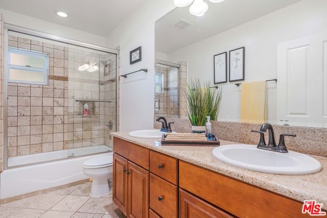 3718 S Barrington Avenue, Los Angeles CA: https://media.crmls.org/mediaz/cae027f7-ead9-46f0-a1c6-36e4d468706e.jpg