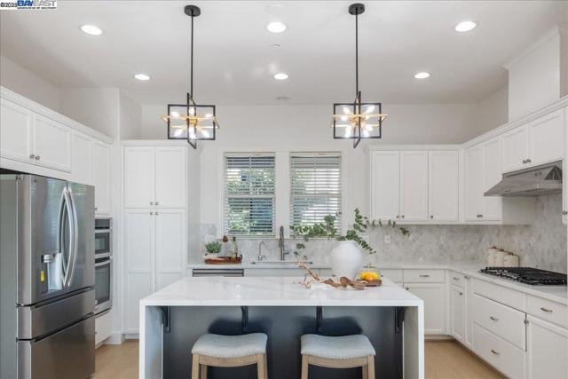 4206 Sunset View Dr, Dublin CA: https://media.crmls.org/mediaz/cae02ad7-8555-4c2e-b92c-de95057e04a9.jpg
