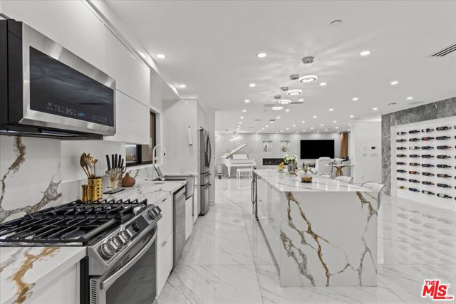 8600 Farralone Avenue, West Hills CA: https://media.crmls.org/mediaz/cae0af53-5efb-465c-a309-26f781ef3874.jpg
