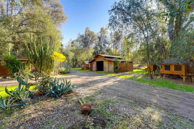 18408 Sweet Ln, Ramona CA: https://media.crmls.org/mediaz/cae1876d-cc7f-49c7-9caf-e5736dab2981.jpg