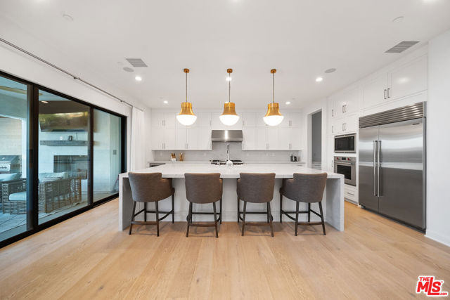 20216 W Albion Way, Porter Ranch CA: https://media.crmls.org/mediaz/cae1cc0c-96cc-462f-be1d-f5c91080b279.jpg