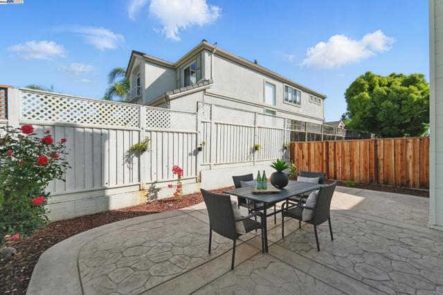 35864 Killorglin Cmn, Fremont CA: https://media.crmls.org/mediaz/cae29e79-7626-412c-a685-e23f744ecced.jpg
