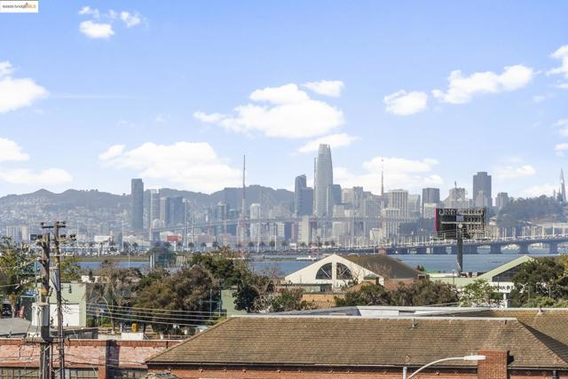 1364 Powell St, Emeryville CA: https://media.crmls.org/mediaz/cae2e124-6f49-49d2-a842-209da508e9f9.jpg