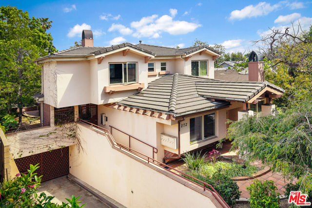 272 N Chester Avenue, Pasadena CA: https://media.crmls.org/mediaz/cae30f8f-3364-46c2-80fb-4e3b9cf22236.jpg