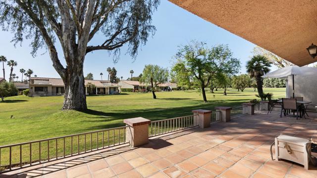 40553 Pebble Beach Circle, Palm Desert CA: https://media.crmls.org/mediaz/cae32c27-c2ea-496f-8fa3-dcff4396a428.jpg