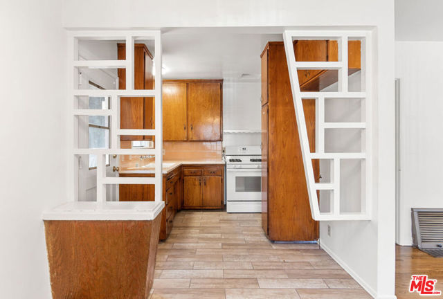 1124 San Rafael Avenue, Glendale CA: https://media.crmls.org/mediaz/cae355fd-8e0f-488f-9313-81ed2dbcf420.jpg