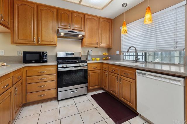 Detail Gallery Image 14 of 29 For 7826 Hemphill Dr, San Diego,  CA 92126 - 5 Beds | 2/1 Baths