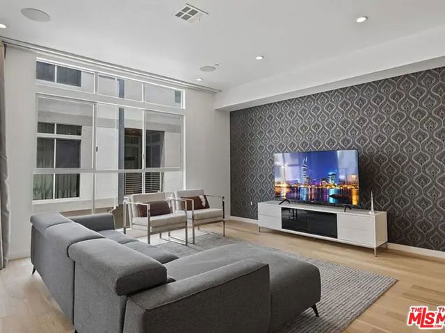 6728 W Hepburn Way, Los Angeles CA: https://media.crmls.org/mediaz/cae378e7-cf82-4219-9c5d-220b12be2f04.jpg
