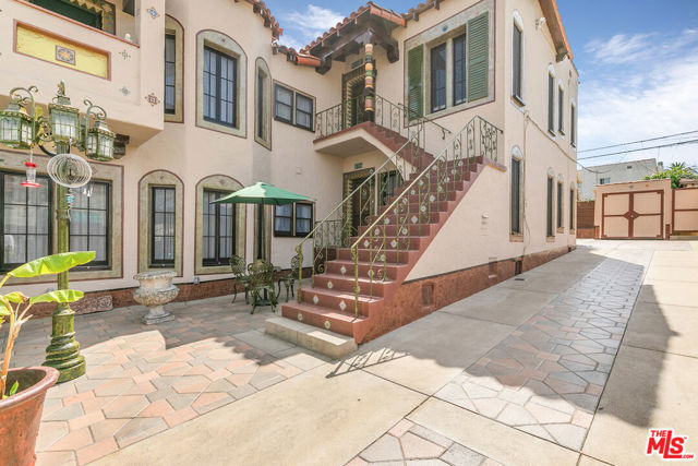 1557 S Genesee Avenue, Los Angeles CA: https://media.crmls.org/mediaz/cae3e94a-1d41-4fdd-ae16-97037df92483.jpg