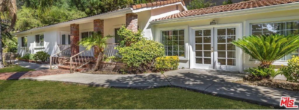 15086 Del Gado Drive, Sherman Oaks, CA 91403