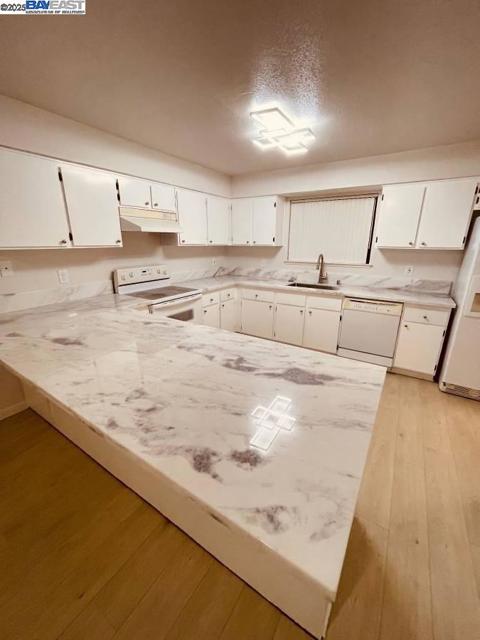 7963 ARCADE LAKE LANE, Citrus Heights CA: https://media.crmls.org/mediaz/cae46394-ba5a-4d06-8013-4c444a4e42ce.jpg