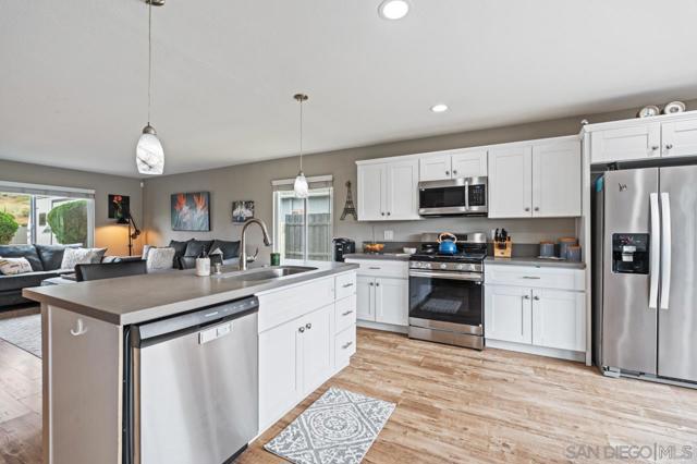13637 Los Olivos Ave, Poway CA: https://media.crmls.org/mediaz/cae5348c-69bc-4343-9577-66a1c9109c57.jpg