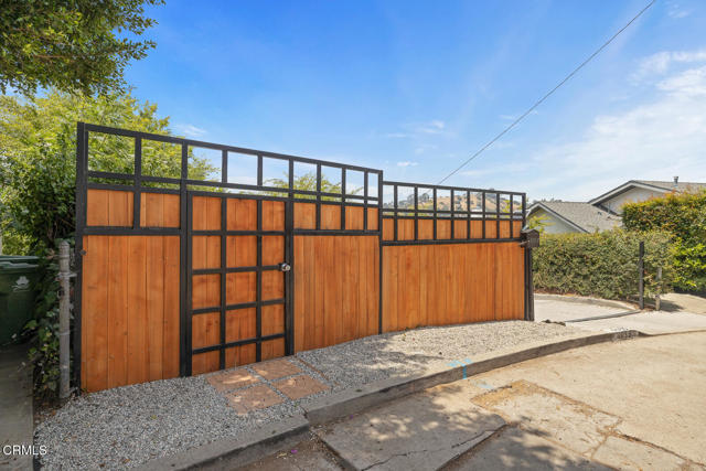 4035 W Avenue 42, Los Angeles CA: https://media.crmls.org/mediaz/cae640ed-ba24-43d9-a924-82412fe919ec.jpg