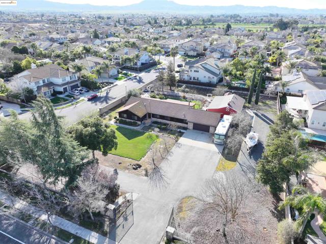 3215 Ohara Ave, Brentwood CA: https://media.crmls.org/mediaz/cae69798-acf6-4d3c-9348-2a93df564295.jpg