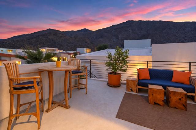 160 Obsidian Loop N, Palm Springs, CA 92264