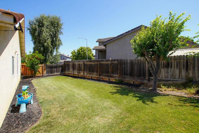 2171 Spruce Drive, Hollister CA: https://media.crmls.org/mediaz/cae6c00b-2e48-47a7-97c3-d2860349cd65.jpg