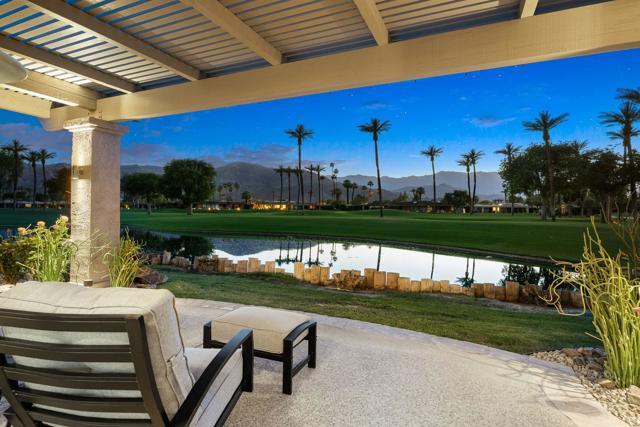 4 Saint Marys Court, Rancho Mirage CA: https://media.crmls.org/mediaz/cae6cbbc-c29a-468f-817b-a3426be868c0.jpg