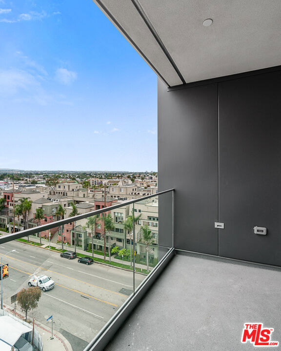3688 Overland Avenue, Los Angeles CA: https://media.crmls.org/mediaz/cae72405-97e0-44ac-993f-382d17cb2fdf.jpg