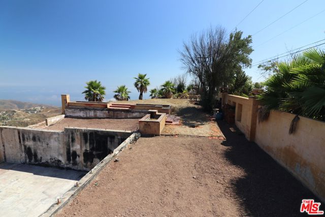 24734 W Saddle Peak Road, Malibu CA: https://media.crmls.org/mediaz/cae8200a-61df-4ca8-b9dd-a457c294471f.jpg