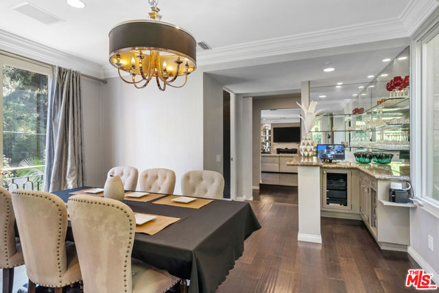10023 Westwanda Drive, Beverly Hills CA: https://media.crmls.org/mediaz/cae82167-ce31-44bc-b28b-bb036fa38e60.jpg