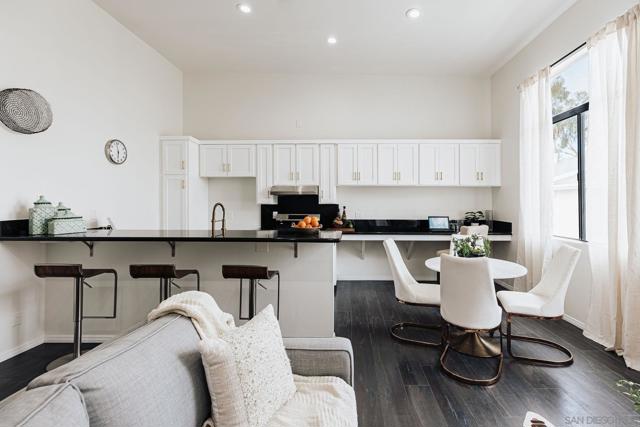 4652 Don Lorenzo Dr, Los Angeles CA: https://media.crmls.org/mediaz/cae87ec3-9f5c-4f1a-83cd-6d834d3ba7dd.jpg