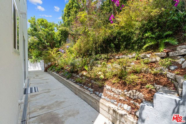 631 Pier Avenue, Santa Monica CA: https://media.crmls.org/mediaz/cae8c136-fc52-41a9-99f4-0afdd8d301fd.jpg