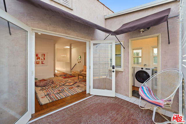 236 S 5th Avenue, Venice CA: https://media.crmls.org/mediaz/cae91a07-c2a4-4745-ac96-e59dc816a40f.jpg