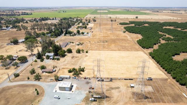 11835 Hobday Road, Wilton CA: https://media.crmls.org/mediaz/cae91e0e-81f8-47f7-85d6-48bd88a4bfd9.jpg