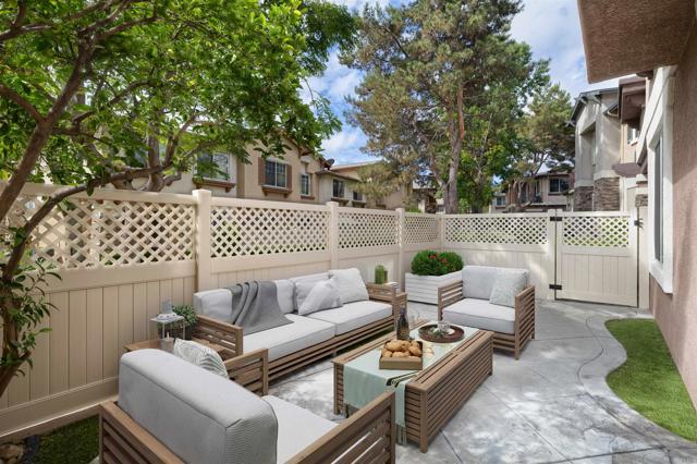 Detail Gallery Image 3 of 34 For 9753 W Canyon #4,  San Diego,  CA 92123 - 3 Beds | 2/1 Baths