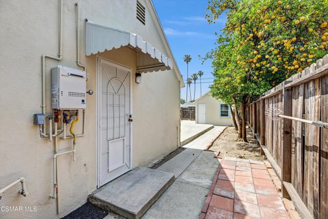 17400 Cantlay Street, Lake Balboa CA: https://media.crmls.org/mediaz/cae9e58f-619e-4708-988b-0eb0eff51582.jpg