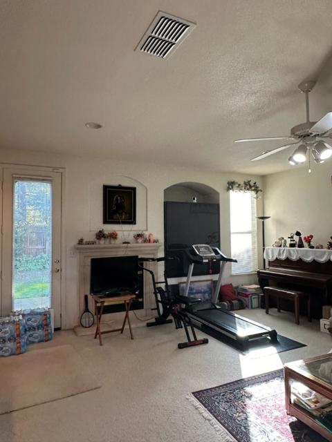 5116 Impala Run Place, Antelope CA: https://media.crmls.org/mediaz/caea0e9f-58fe-425f-b345-292e8a322cf2.jpg