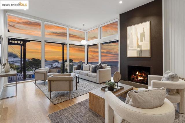 8715 Don Carol Drive, El Cerrito CA: https://media.crmls.org/mediaz/caeaa524-6c92-4e07-9581-445ca4429c1c.jpg