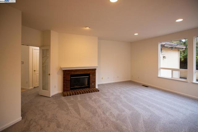 Image 3 of 24 For 343 Lower Vintners Cir