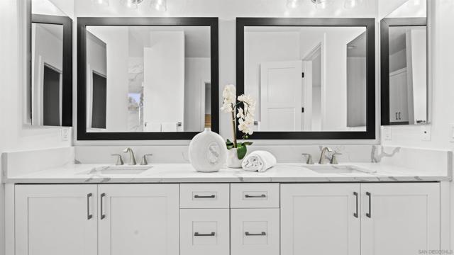 16925 Old Coach Rd, Poway CA: https://media.crmls.org/mediaz/caebb135-4939-4de3-a4fe-01648ad29752.jpg