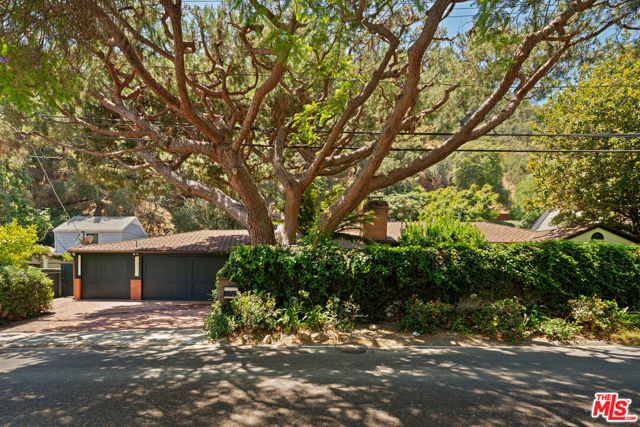 1821 Mandeville Canyon Road photo 2