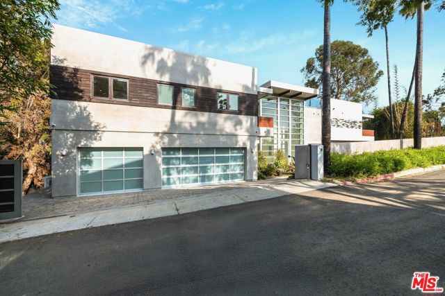 770 Paseo Miramar, Pacific Palisades CA: https://media.crmls.org/mediaz/caebe766-7df3-4c4b-9ed6-c7f4e05c4fb8.jpg