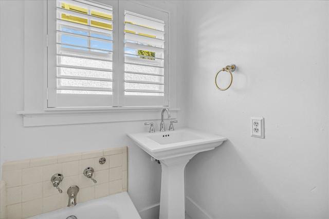 4125 Prunedale Avenue, Gilroy CA: https://media.crmls.org/mediaz/caec6064-791a-47a8-8420-57fc22363294.jpg