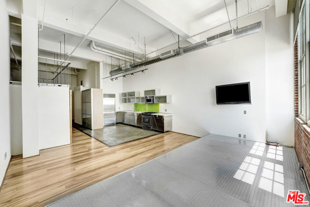 1850 Industrial Street, Los Angeles CA: https://media.crmls.org/mediaz/caed1565-9e51-457c-9dd8-5bf49420b900.jpg