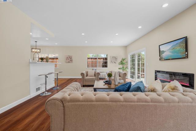 2316 Tulip Rd, San Jose CA: https://media.crmls.org/mediaz/caeda638-af56-4de4-a4c7-6d83c2c33411.jpg