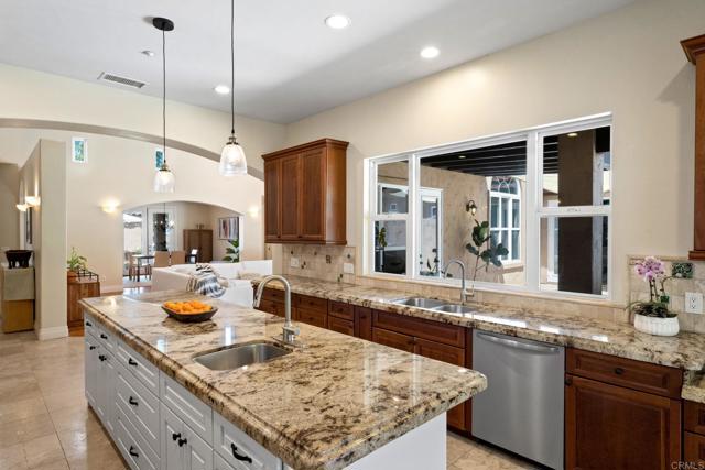 Detail Gallery Image 8 of 75 For 1455 Independence Way, Vista,  CA 92084 - 4 Beds | 6 Baths