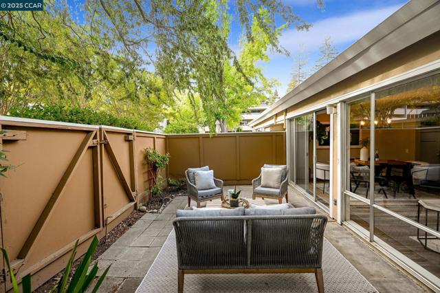 1129 Ptarmigan, Walnut Creek CA: https://media.crmls.org/mediaz/caedcc51-85a5-4bab-82ab-11f54fbe6f90.jpg