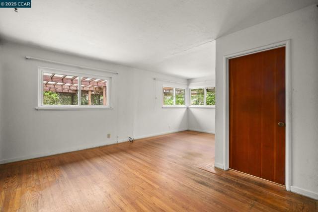 305 Overhill Rd, Orinda CA: https://media.crmls.org/mediaz/caedfe4f-5c1a-4665-be8c-895595519260.jpg